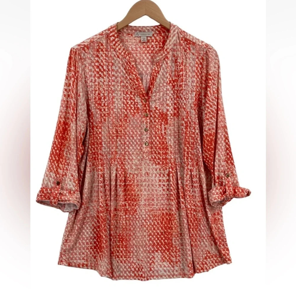 DB est 1962 Orange & white 2X Geo print mandarin collar to V-neck‎ pullover top.